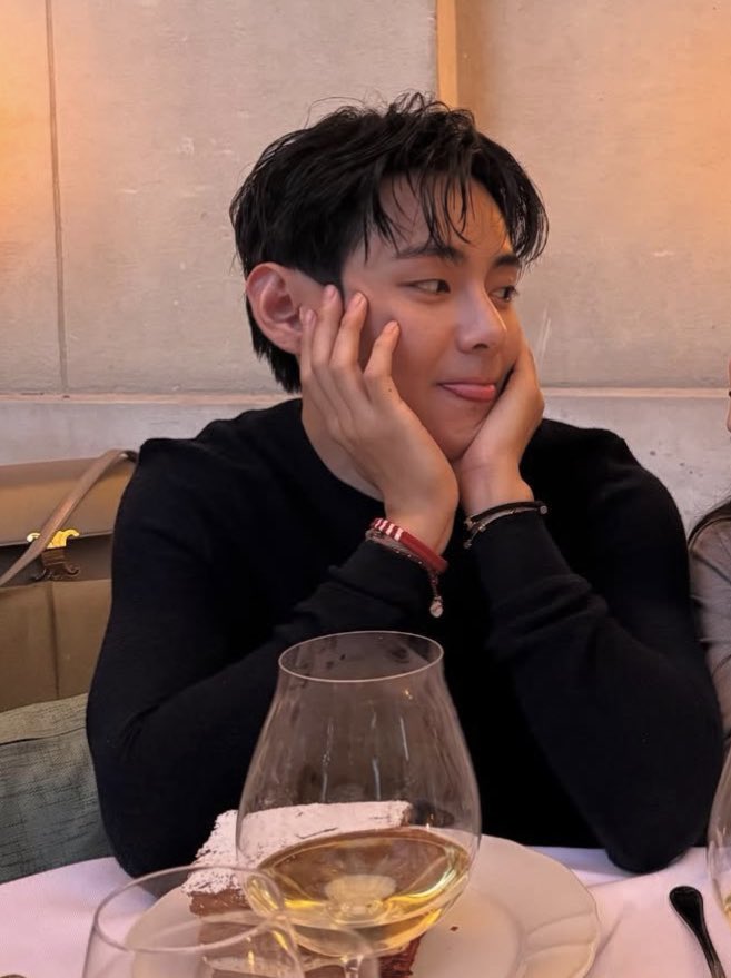 jungmultii's tweet photo. grandpa material ? https://t.co/v7cnV5WaaF