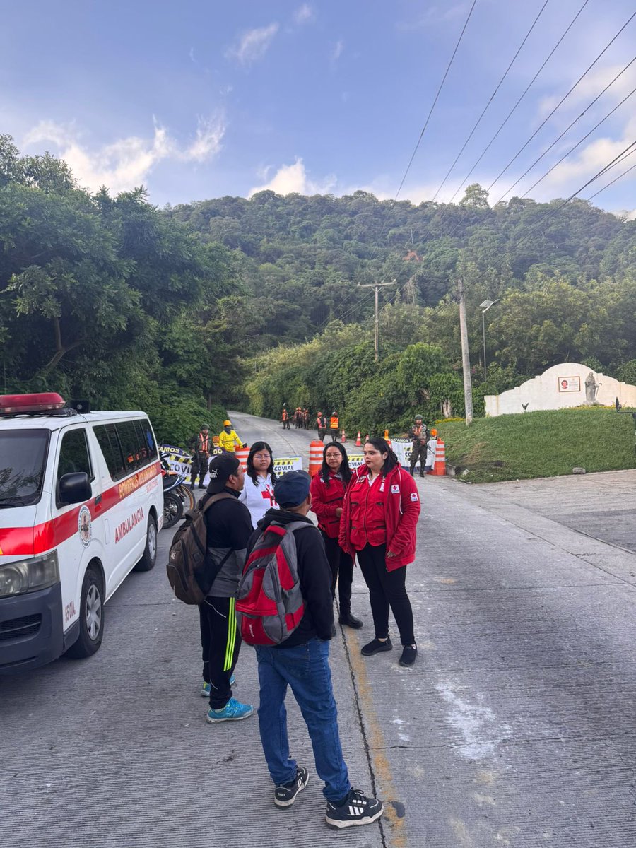🚨 #CruzRojaGT continúa realizando Evaluaciones de Daños y Análisis de Necesidades, y brindando asistencia humanitaria a personas de Santa María de Jesús, Sacatepéquez.