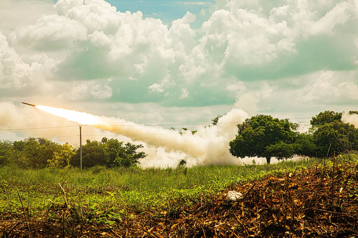 I_Corps's tweet image. Send It 🎯
Soldiers with 5-3 FA, 1st Multi-Domain Task Force, alongside @25thID, delivered long-range fires during a HIMARS live-fire at Fort Magsaysay during #Salaknib25
This is how we build combat credibility, with speed, precision & lethal force with our Philippine allies