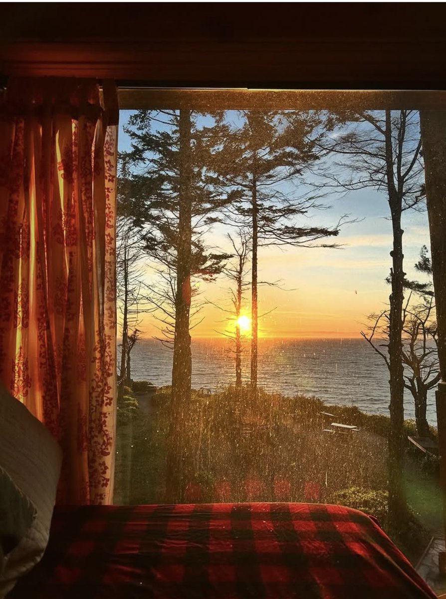 “Different faces. Different stories. But at the core, we all want the same things. To feel safe. Seen. Loved.
To know that our absence makes someone feel a little more empty &amp; our presence, more alive. When you look at a stranger, remember they want that too.”
Good morning loves.