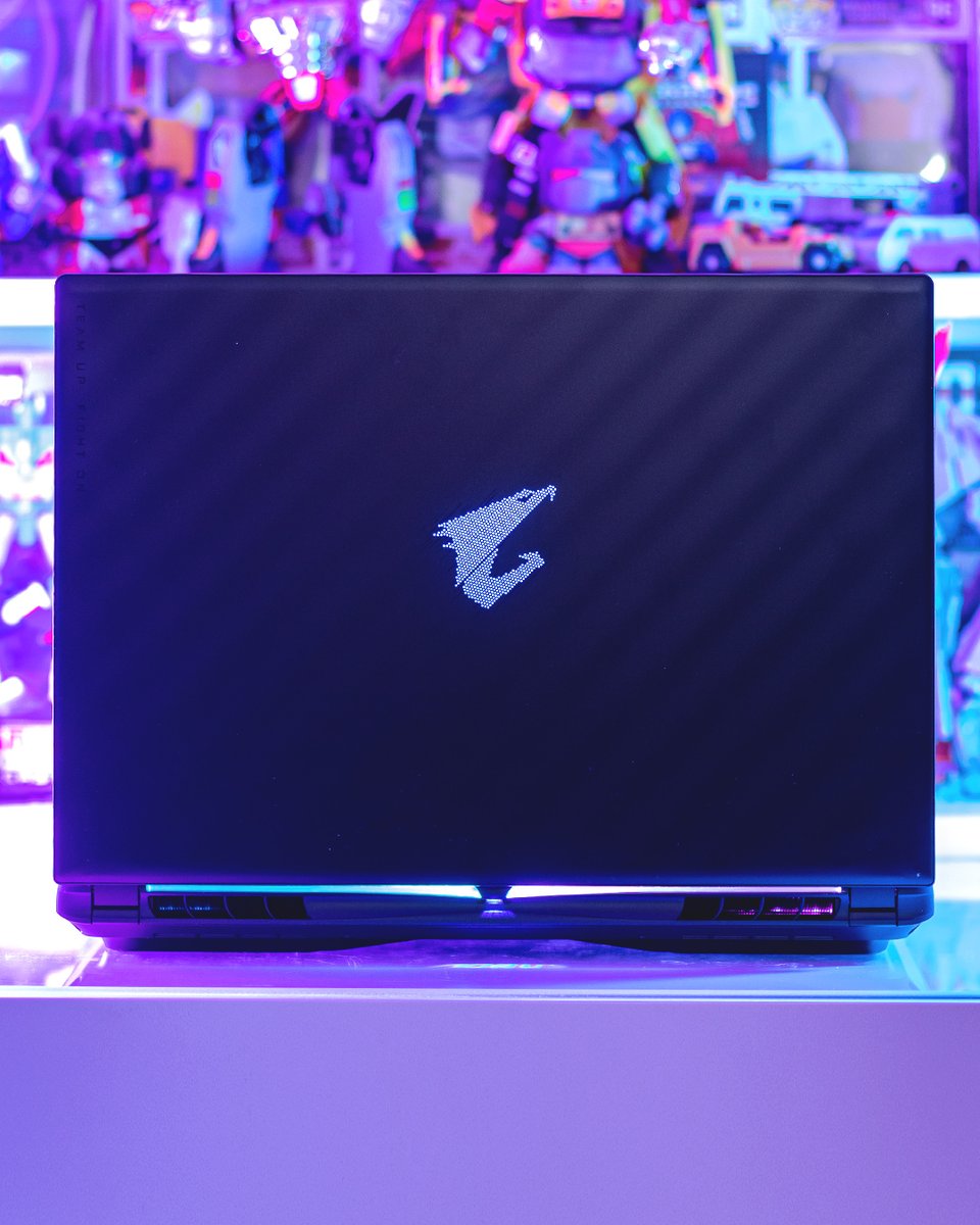 Own the game. Slay your competition. Do it all with the AORUS MASTER 16 👹

With an Intel Core Ultra 9 and RTX 5080 laptops graphics card, you can power through latest games with breath-taking visuals thanks to it's OLED panel with a 2560x1600 resolution 🤩

But it's not all