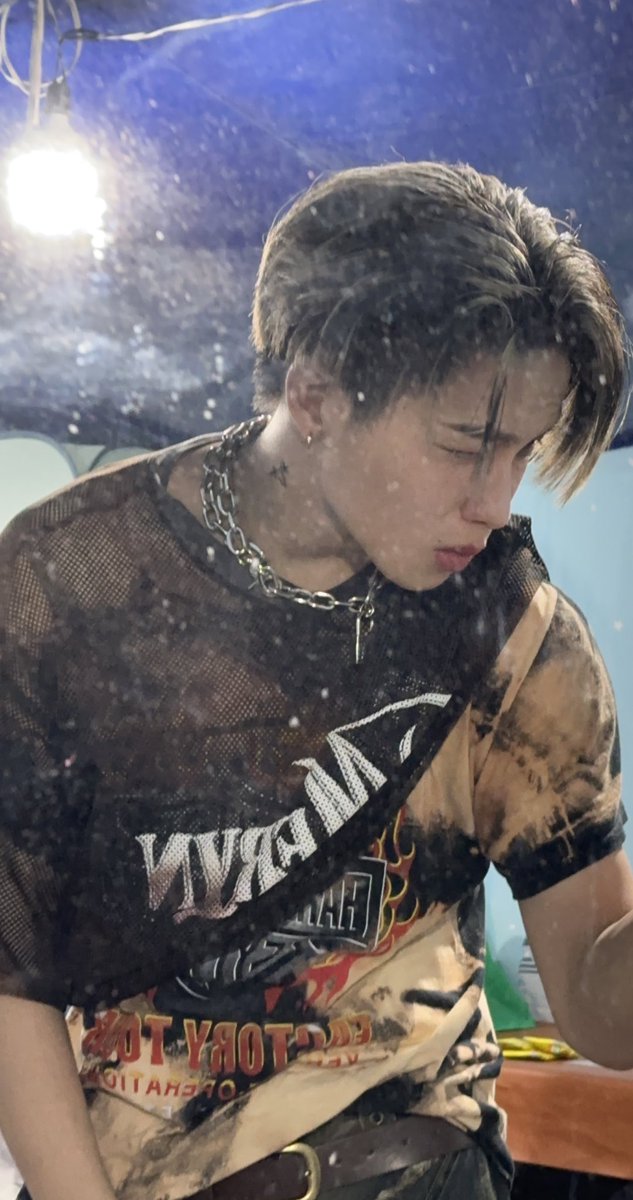 Jungyippy's tweet image. Boss?

#BUS_BOSSINTHEBUILDING_MV
#JUNGT