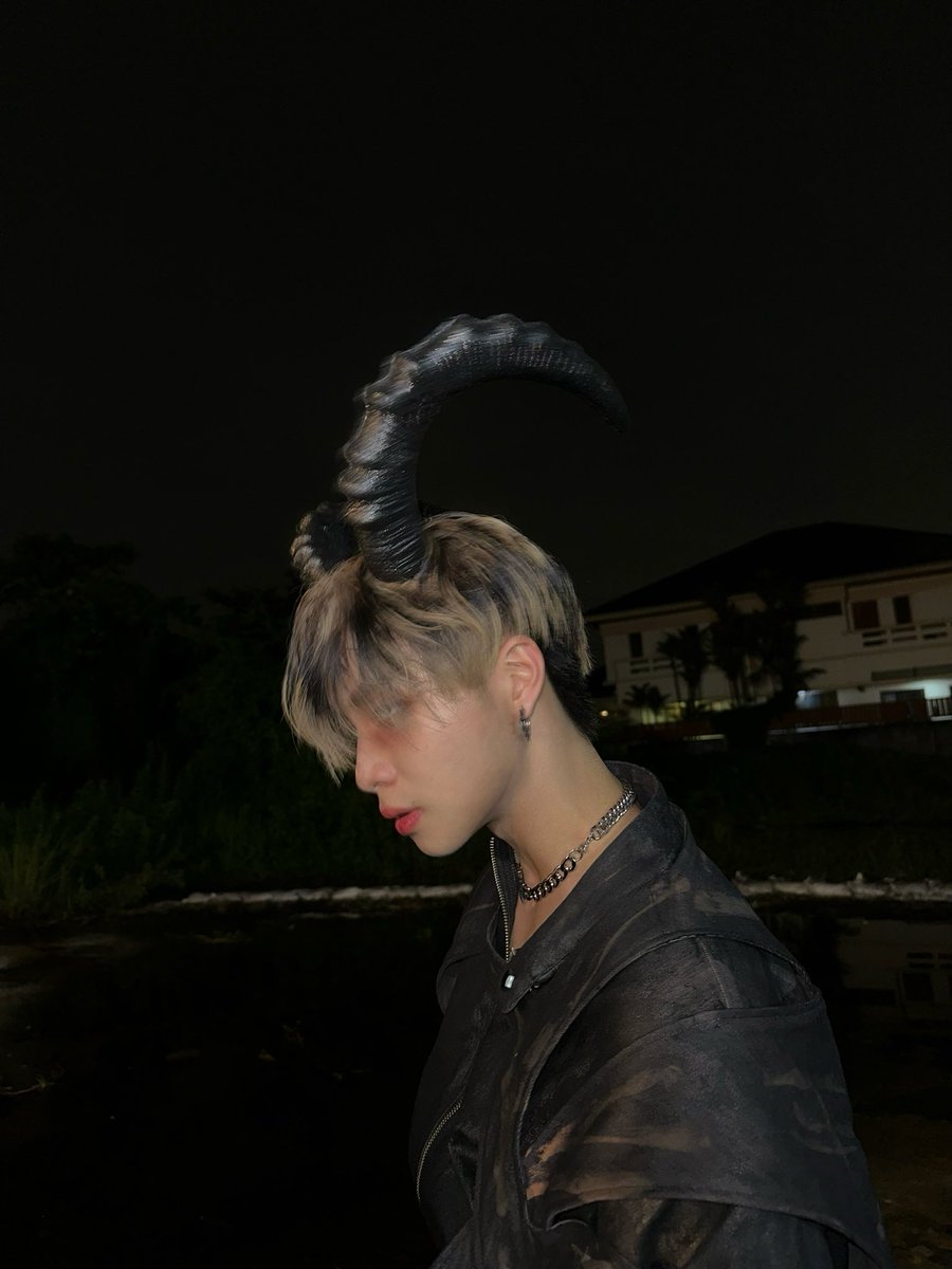 Jungyippy's tweet image. Boss?

#BUS_BOSSINTHEBUILDING_MV
#JUNGT