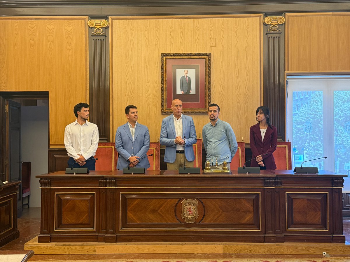 La <a href="/unileon/">Universidad de León</a> acoge estos días el III Congreso de Jóvenes Investigadoras e Investigadores en Derechos Humanos
Los ponentes han sido recibidos este miércoles por el alcalde de #LeónEsp, José Antonio Diez <a href="/JADIEZLEON/">JADiez / ❤️ 🦁</a>, en el Ayuntamiento de San Marcelo, como parte de sus actividades.
