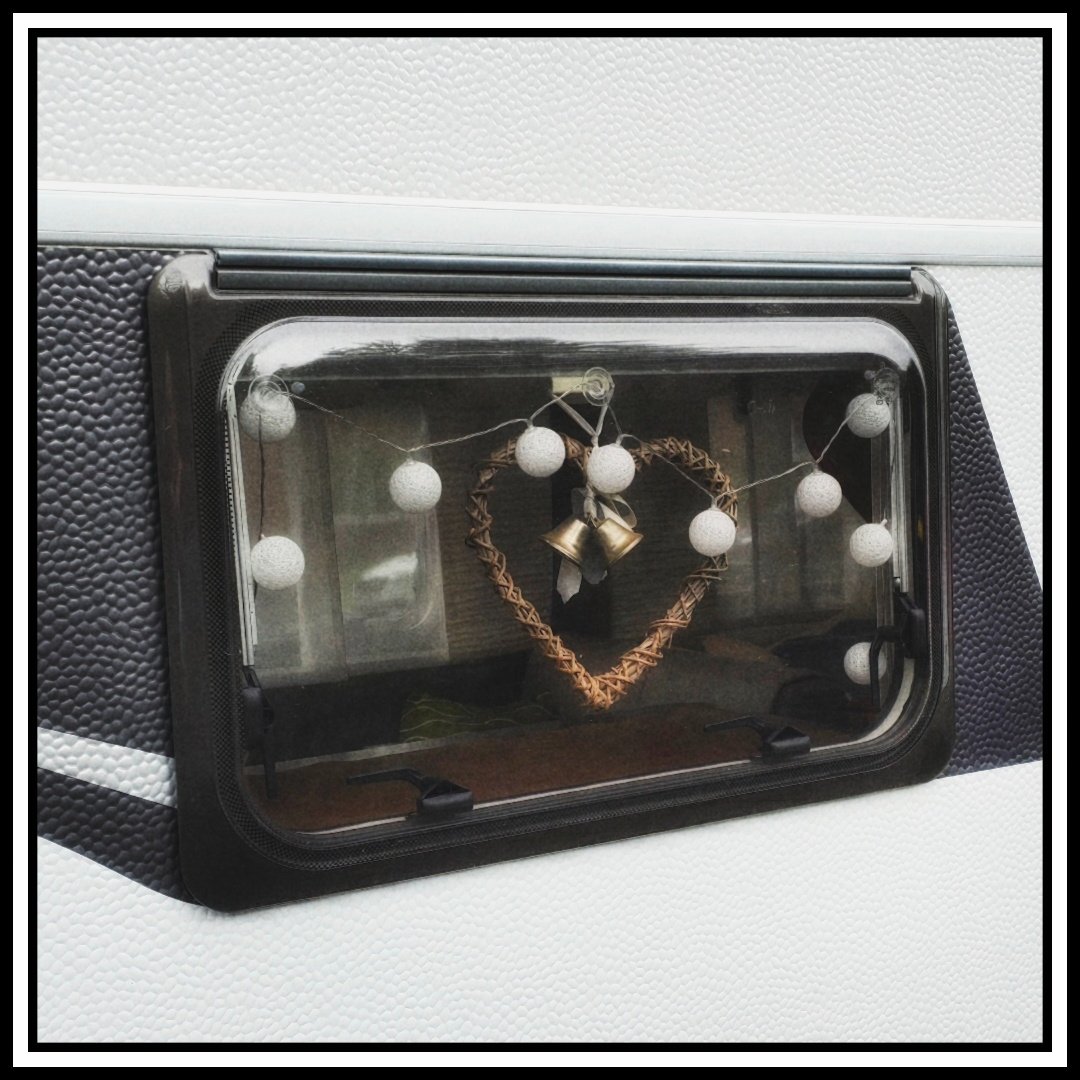 bellabeauxbelle's tweet image. Einen schönen Nachmittag Ihr Lieben ☕️ 😘
#WednesdayWindow #WindowsOnWednesday 
#showheart #AllWeNeedIsLove