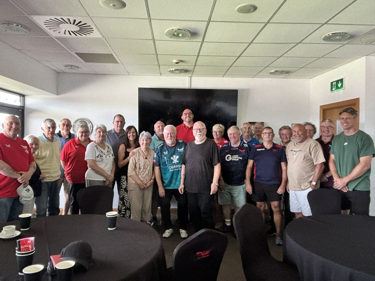 What an entertaining morning our <a href="/CymunedScarlets/">Scarlets Community Foundation</a> Sporting Memories Group had in the company of former Scarlet, Lou Reed ⭐️ 
It was lovely hearing stories of Lou’s rugby journey and how much rugby has impacted on his life.

Diolch o galon <a href="/Loureed4/">Lou Reed</a> odd pawb wedi joio mas draw ❤️