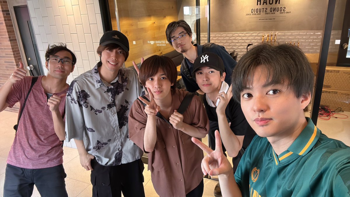 LIVEイベントまであと3日！！！

みんなで歌うとガラッと雰囲気が変わるね😳
特に最後のフィナーレの曲とか良い感じ😊
いぶとてっしんとぎんがのソロもめっちゃいい
こりゃ見ないとソンソン🎶

みんなと会えるの楽しみです！😊