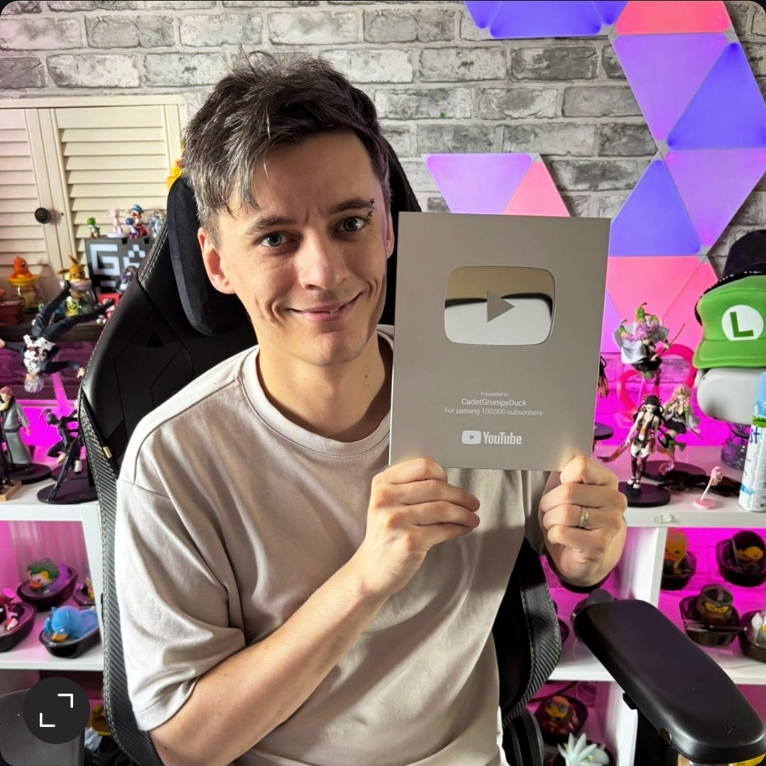 CadetGrumpyDuck's tweet image. My Silver Play Button has Arrived! 😍
Still cant believe I hit 100,000 Subscribers on @YouTube 💜
Thank you everyone who hit that subscribe button! 🔴
#youtube