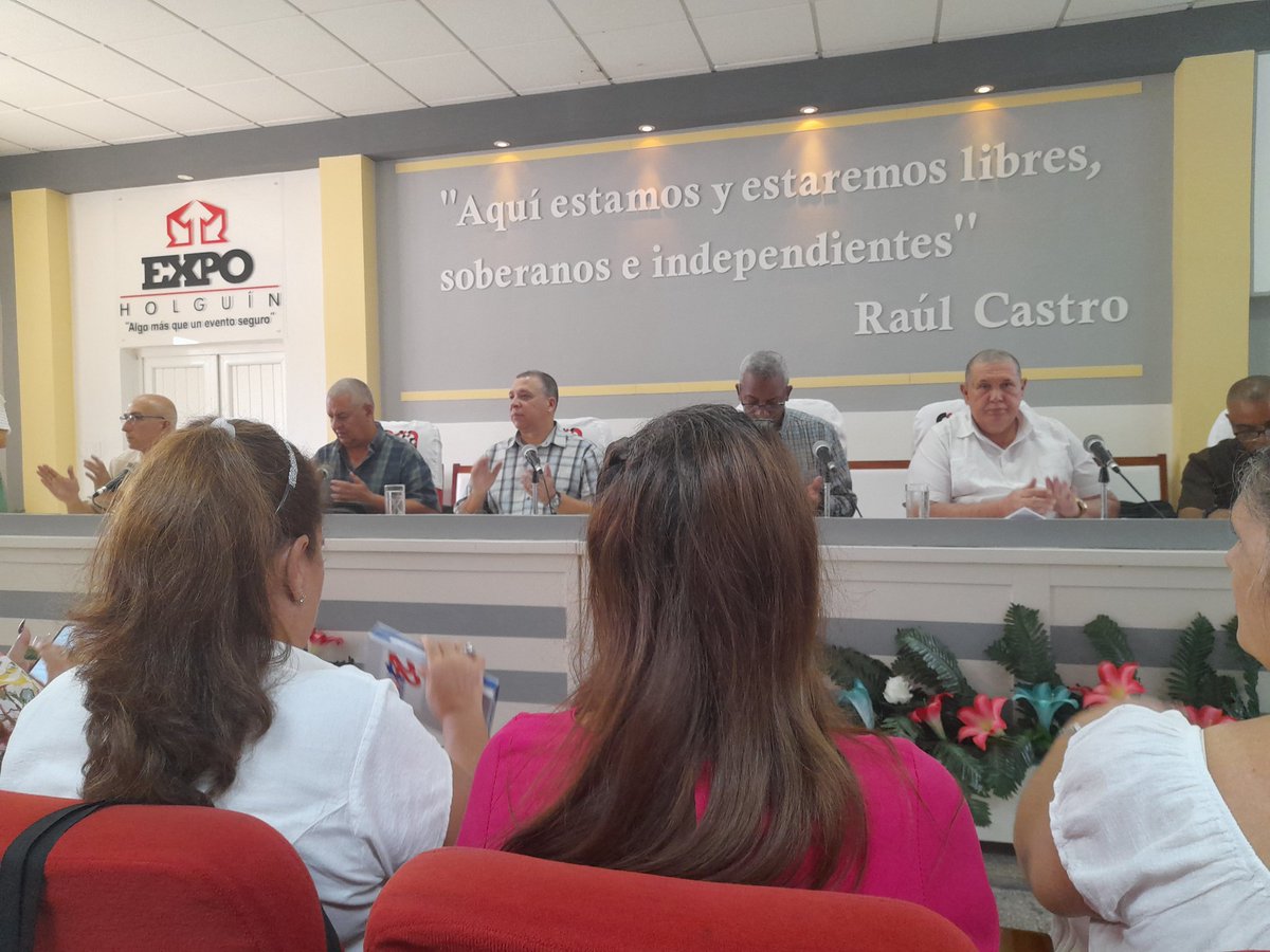 CiroJesusDGSHlg's tweet photo. Con la presencia de las autoridades políticas y de gobierno en la provincia se desarrolla en la mañana de hoy la Plenaria del PAMI en #Holguín
#HolguínSí 
#HolguínEsSalud https://t.co/WTXO38HlII