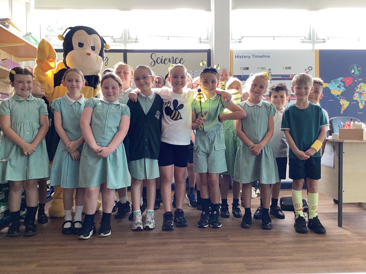 Buzzzzzzing to beeeee at school today! 🐝 🐝 🐝