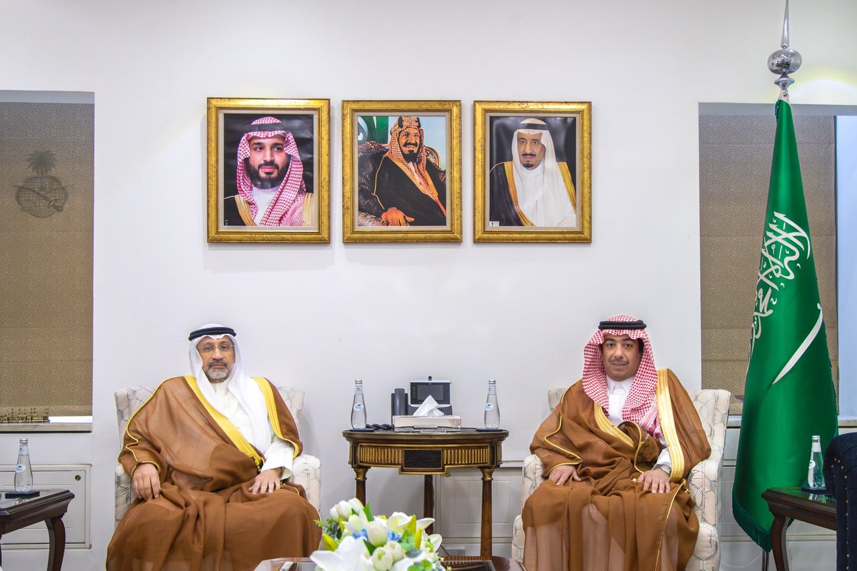 #الرياض  | نيابةً عن سمو وزير الخارجية.. سعادة وكيل الوزارة لشؤون المراسم  #عبدالمجيد_السماري يستقبل رئيس المصرف العربي للتنمية الإقتصادية في أفريقيا السيد عبدالله خليل المصيبيح، متمنياً لسعادته التوفيق في مهام عمله الجديد.
