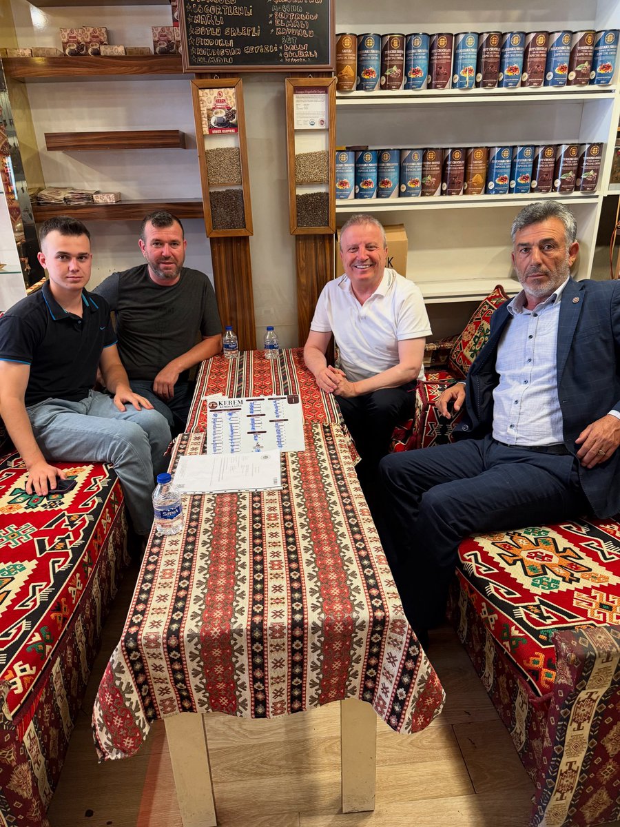 Başmakçı ve Dazkırı dan akrabalar gelmiş, hoş gelmişler. Büyüklerden , küçüklerden haberdar olduk . Hepsine gönül dolusu selam ve saygılarımızı gönderdik. #önceinsan