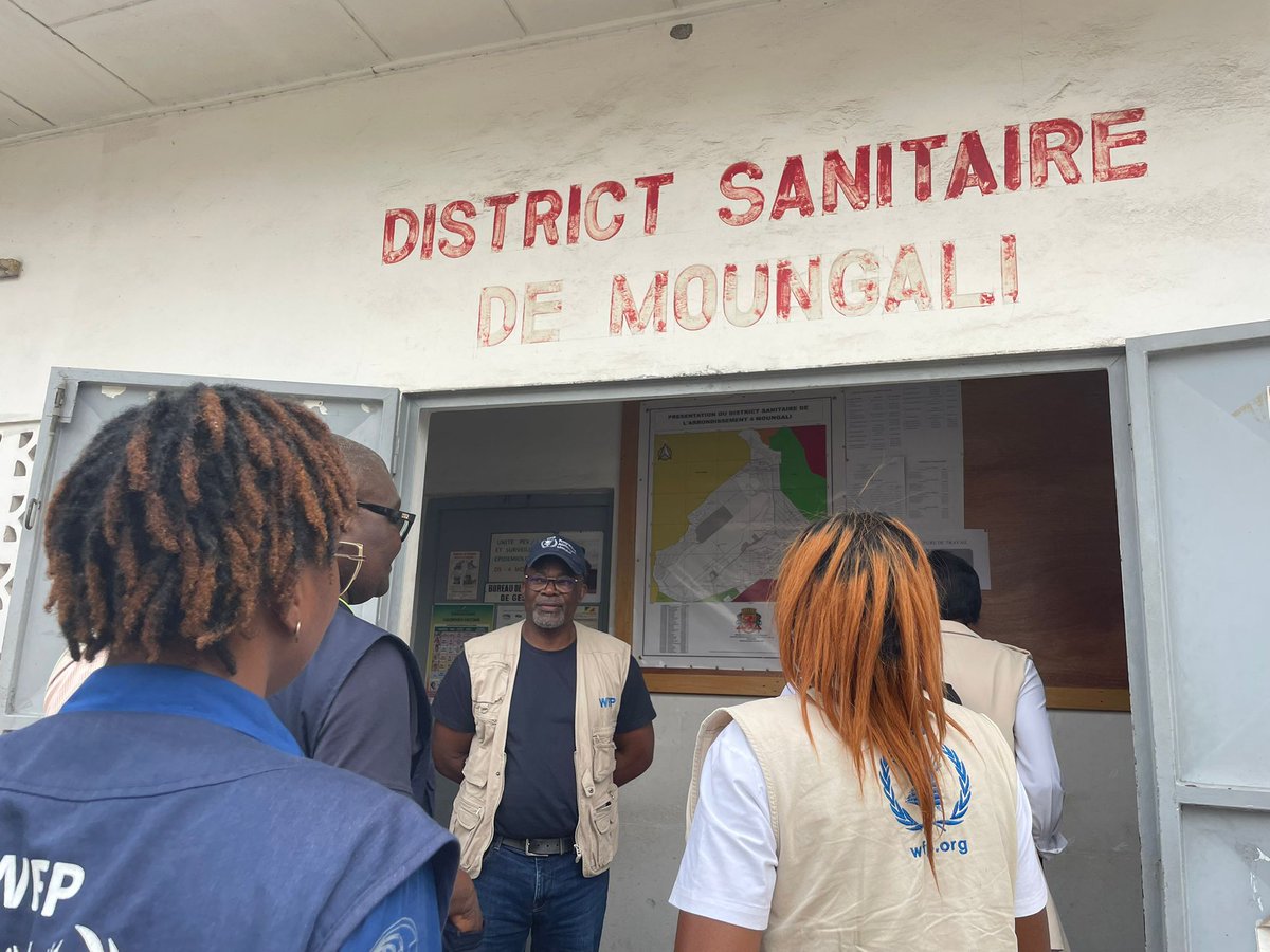 PamCongo's tweet image. 🚚💊 From storage to distribution, every step matters to ensure nutrition supplies reach children and women facing malnutrition, on time.
On 7–8 July, WFP Representative Mr. Gon Myers visited 9 health districts to better understand and strengthen WFP’s malnutrition response.