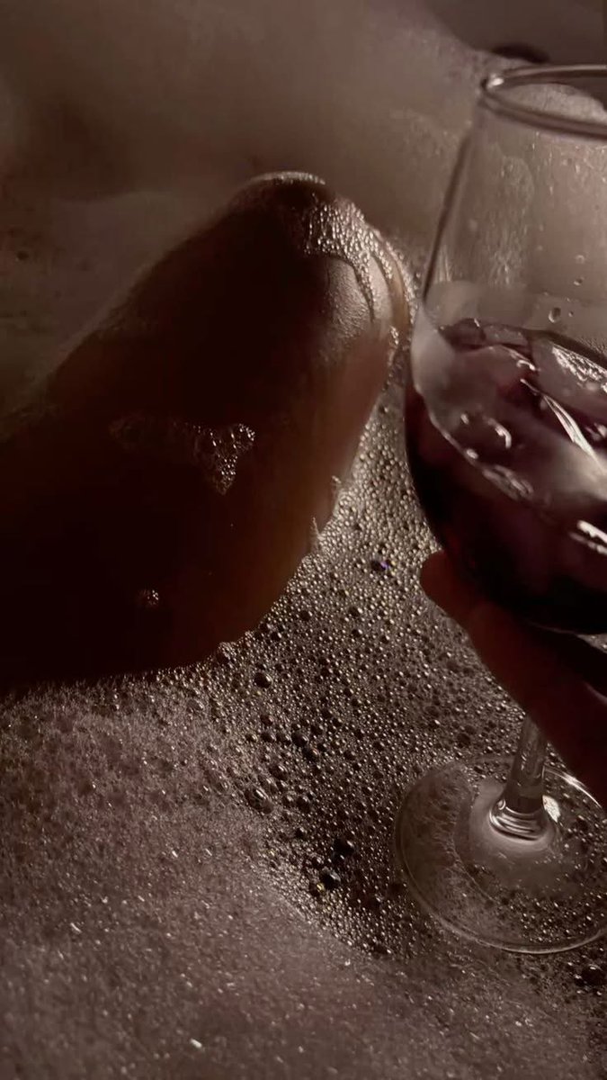 🍷😈🍑 Relax?