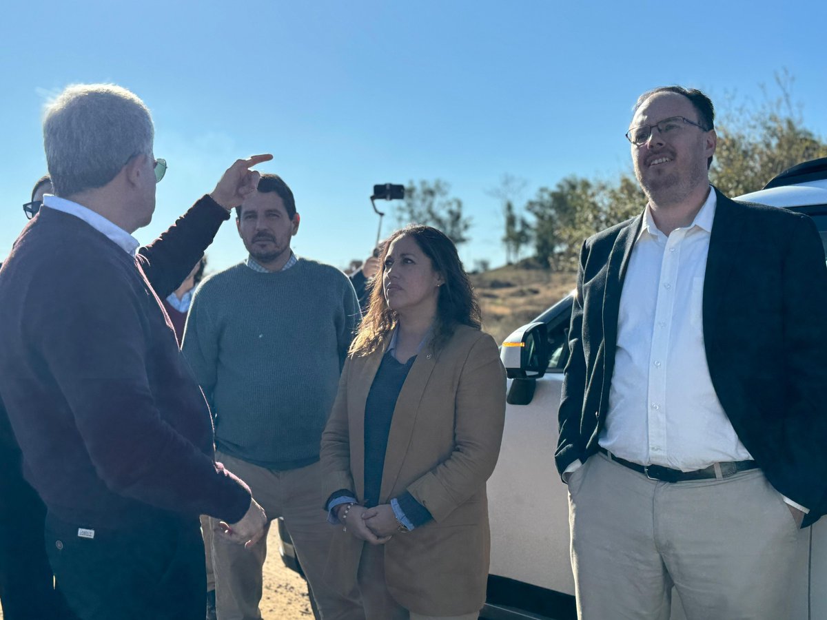 MIEM Uruguay (@miem_uruguay) on Twitter photo La ministra <a href="/FcardonaUy/">Fernanda Cardona</a> y su equipo siguen recorriendo Rivera. Visitaron tres centros de estudio: UTEC, UTU y el CENUR Noreste de la Universidad de la República. Nuestra institución considera imprescindible articular con la academia para promover la innovación y el desarrollo. La ministra <a href="/FcardonaUy/">Fernanda Cardona</a> y su equipo siguen recorriendo Rivera. Visitaron tres centros de estudio: UTEC, UTU y el CENUR Noreste de la Universidad de la República. Nuestra institución considera imprescindible articular con la academia para promover la innovación y el desarrollo.
