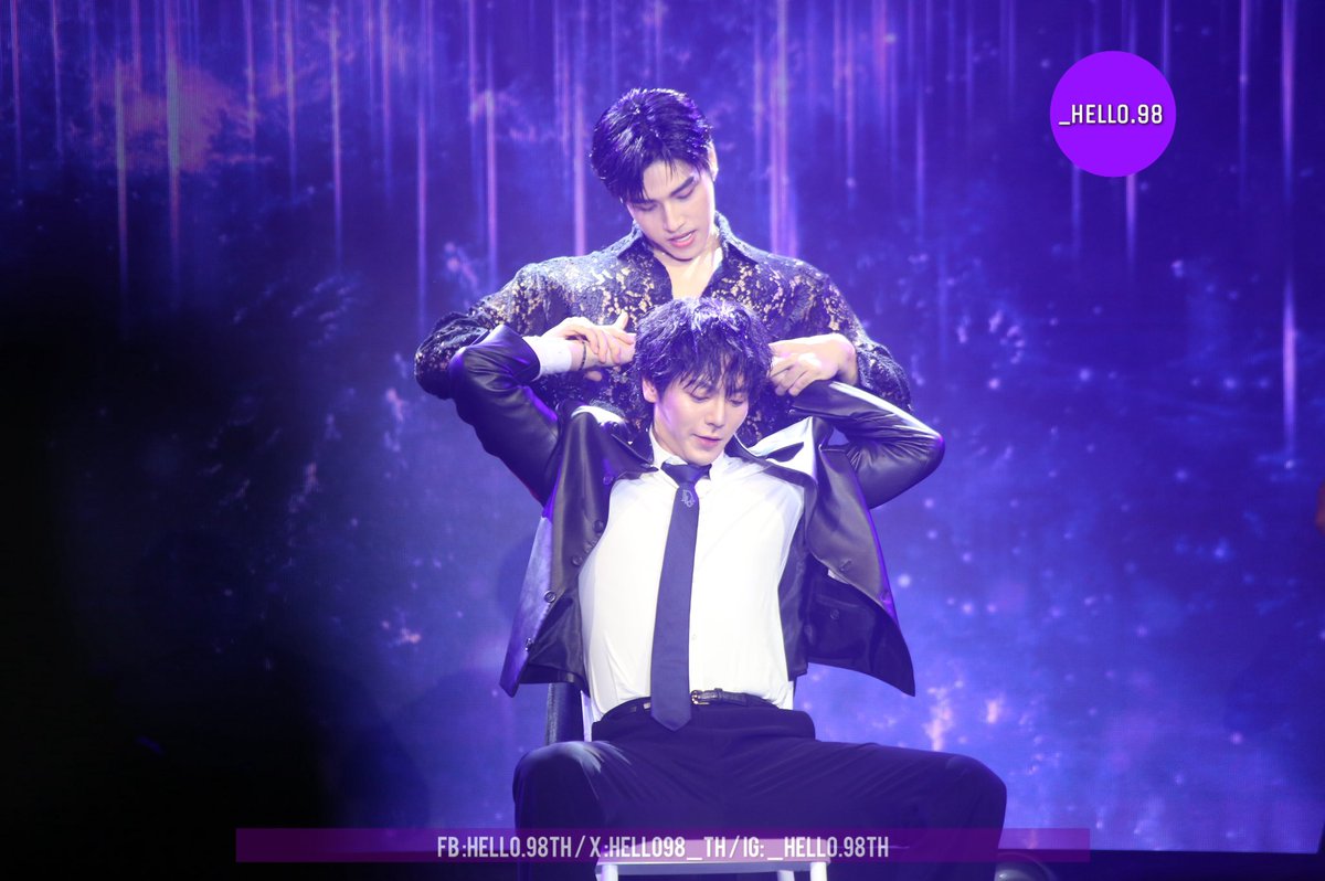 Hello98_th's tweet image. ‘อัพ-ภูมิ’  บรรยากาศโชว์ใน ซีรีส์สุดปังเรื่องใหม่ ‘รักแห่งสีลม’  

โปรเจกต์สุดปัง
#InsightEntertainment #Beyondthescreen ✨

UPPOOM BEYOND THE SCREEN
#BeyondthescreenxUpPoom
#UpPoom 
#uppoompat 
#poompps
#YYDSent
#InsightEnt2025