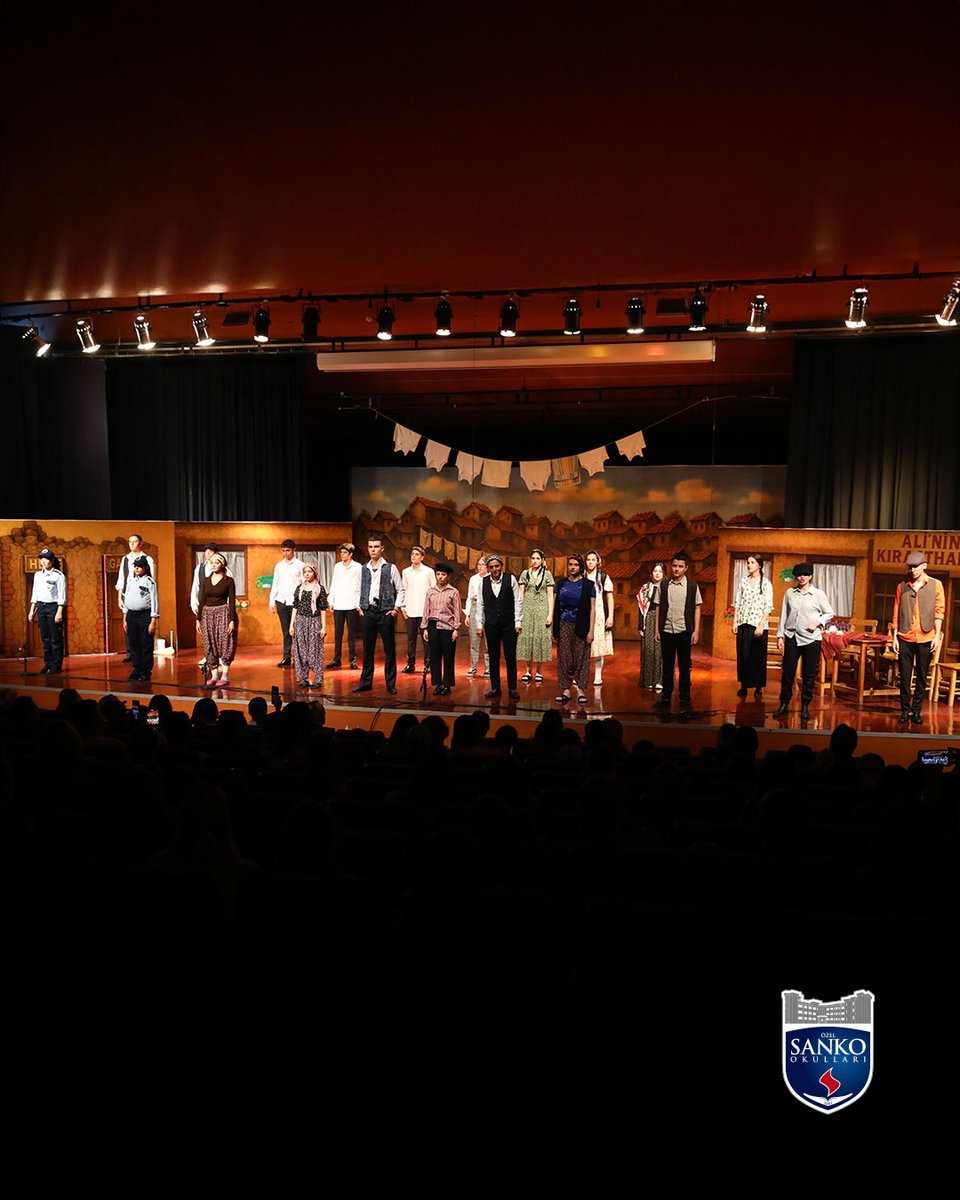 Öğrencilerimiz, uzun bir hazırlık sürecinin ardından Keşanlı Ali Destanı oyununu başarıyla sahneledi.

Toplumsal adalet ve halk kahramanlığı gibi güçlü temaları sahneye taşıyan öğrencilerimizi ve sürece katkı sunan tüm öğretmenlerimizi tebrik ediyoruz.

#SankoOkulları