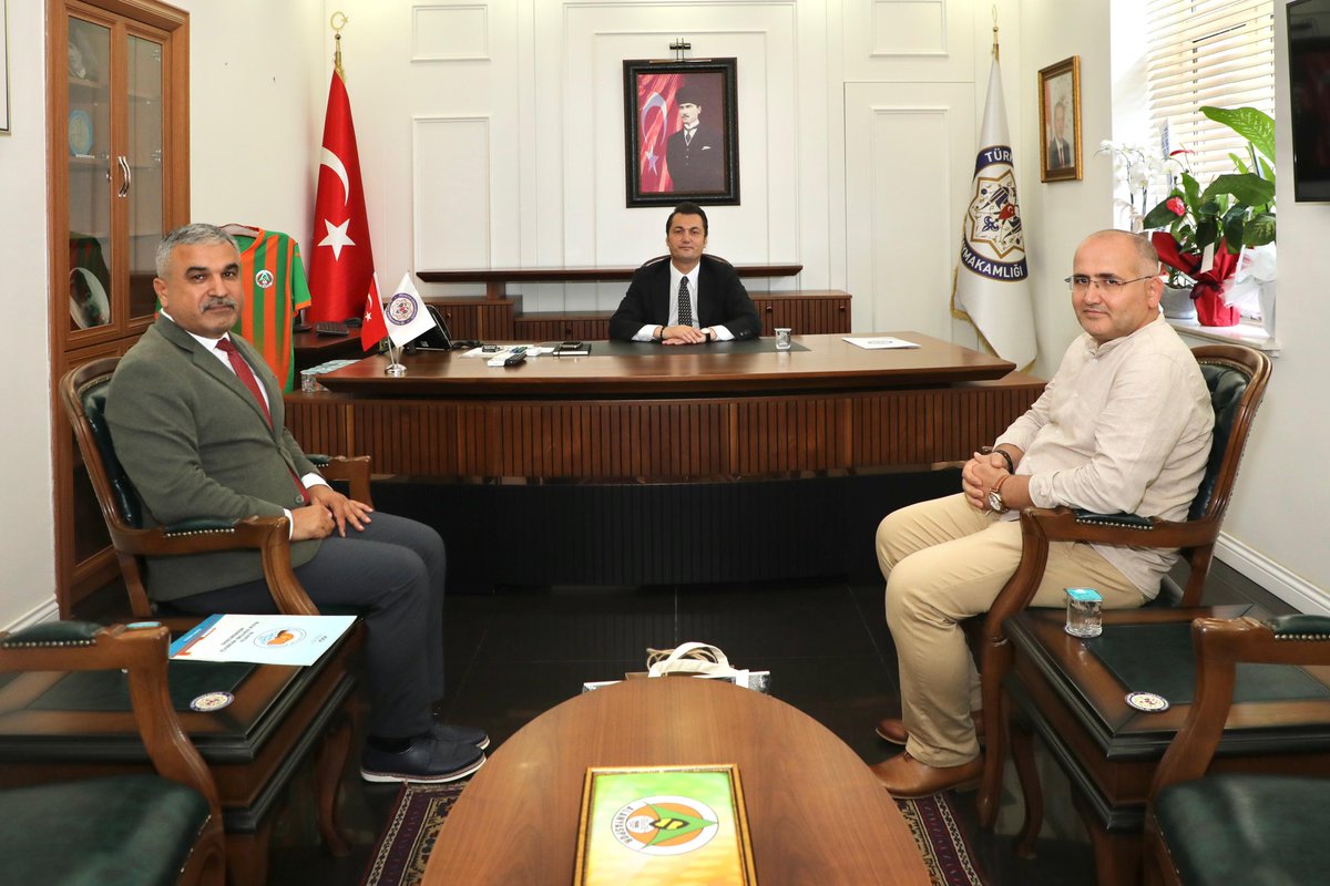 Alanya Halk Eğitim Merkezi Müdürü İbrahim Yıldırım ve Müdür Yardımcısı Ramazan Baykara Kaymakamımız Şakir Öner Öztürk’e hayırlı olsun ziyaretinde bulunarak görevinde başarılar dilediler

Kaymakam Öztürk, nazik ziyaretleri ve hayırlı olsun dilekleri için kendilerine teşekkür etti.