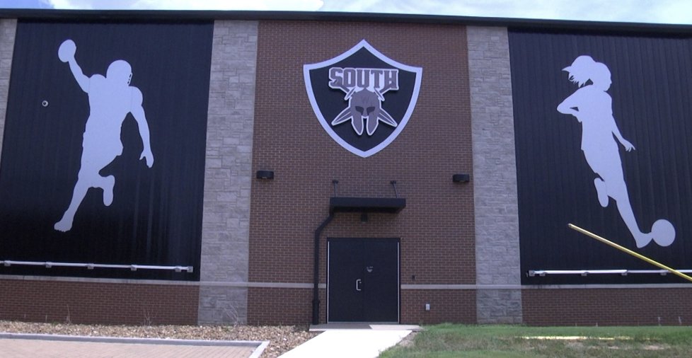 Warren Co Schools (@warrencoschools) on Twitter photo <a href="/wnkytv/">WNKY News 40</a> interviews Spartan athletic director Jason Grissom following his first year in charge ➡ bit.ly/406HtqI #PreschooltoProfession #BigDistrictBigOpportunities <a href="/wnkytv/">WNKY News 40</a> interviews Spartan athletic director Jason Grissom following his first year in charge ➡ bit.ly/406HtqI #PreschooltoProfession #BigDistrictBigOpportunities