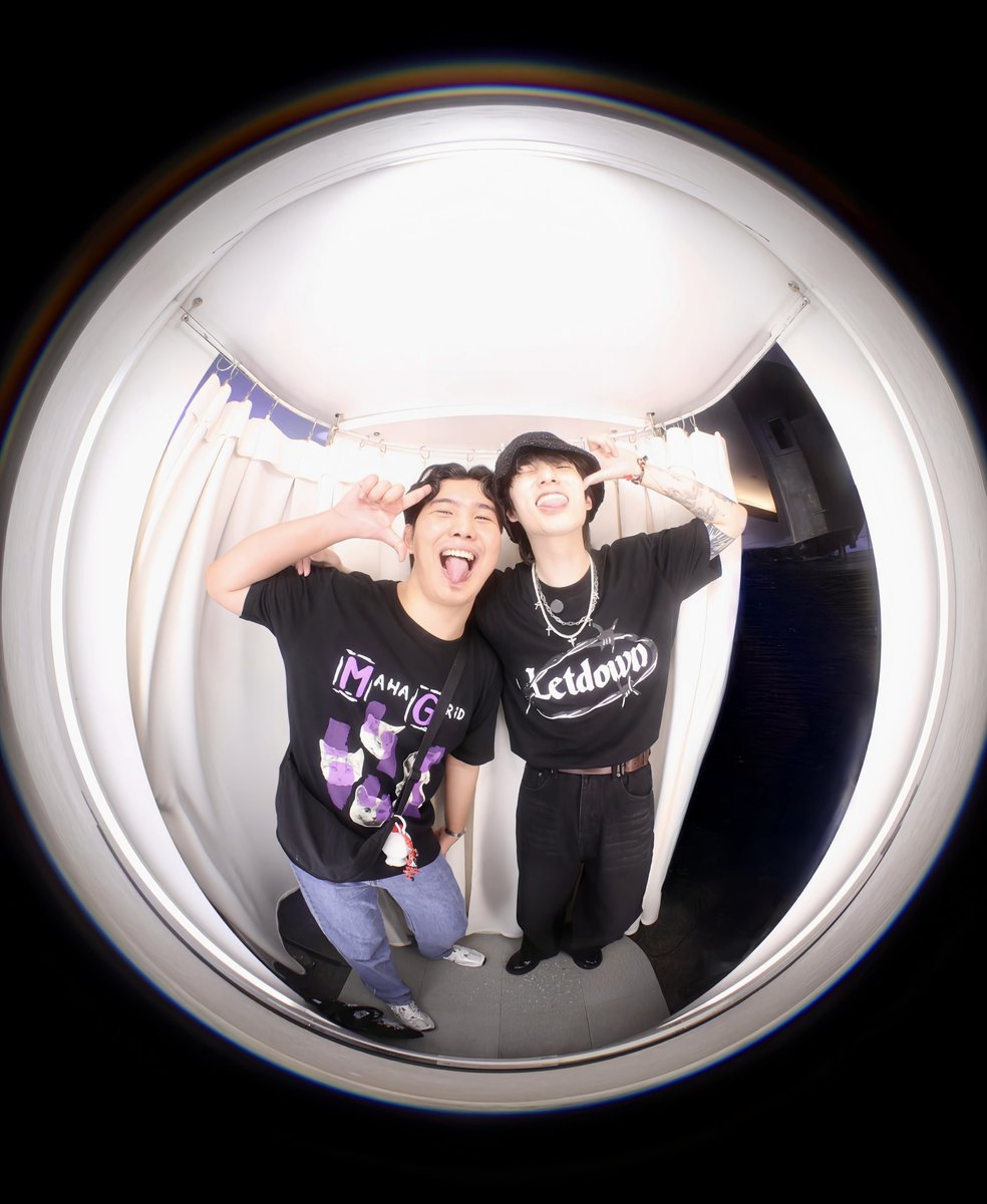 rorororomel's tweet image. bro @eaJPark, we’re both too tall for this fisheye lens concept photobooth. 🤣😭
#eaJ1 #eaJ1EP #canwejustpause