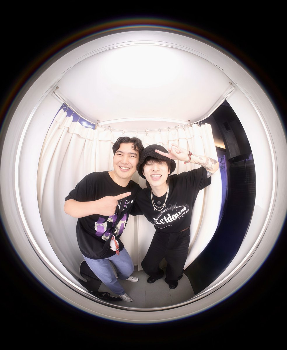 rorororomel's tweet image. bro @eaJPark, we’re both too tall for this fisheye lens concept photobooth. 🤣😭
#eaJ1 #eaJ1EP #canwejustpause