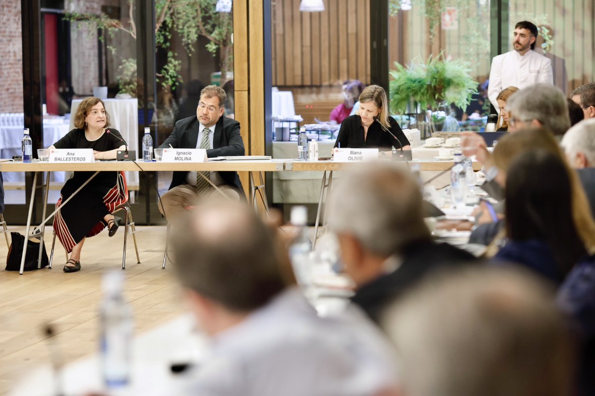 Real Instituto Elcano (@rielcano) on Twitter photo 📍 ¡Arrancan las #JornadasVeranoElcano! Un año más, reflexionamos en <a href="/fundacionbotin/">Fundación Botín</a> sobre las cuestiones internacionales más apremiantes, con las reflexiones de nuestro equipo de investigación y expertos, este año sobre la redefinición del orden liberal internacional. 📍 ¡Arrancan las #JornadasVeranoElcano! Un año más, reflexionamos en <a href="/fundacionbotin/">Fundación Botín</a> sobre las cuestiones internacionales más apremiantes, con las reflexiones de nuestro equipo de investigación y expertos, este año sobre la redefinición del orden liberal internacional.