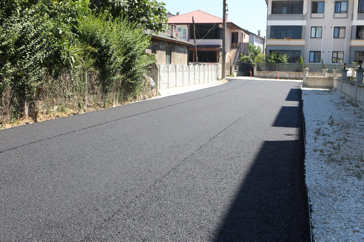 ArifiyeBLD's tweet photo. 📍 Arifbey Mahallesi Yaprak, Buğra ve Kar Sokak’ta asfalt çalışmamız başladı!

Fen İşleri Müdürlüğümüz, ilçemizin ulaşım kalitesini artırmak için planlı asfalt çalışmalarına devam ediyor. https://t.co/WEmcDiDDfK