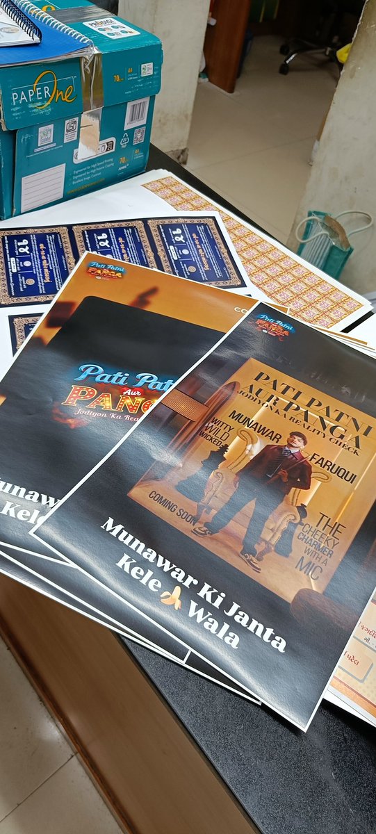 Kelewala01's tweet photo. Poster Work in Progress "'Pati Patni Aur Panga""🔥🔥🔥
@Razzakbhai8 @munawar0018 

#MunawarKiJanta #MunawarFaruqui #MKJW #PatiPatniAurPanga #FirstCopy https://t.co/1epDWGUVBn