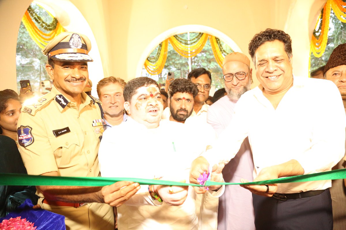 CPHydCity's tweet image. Hon’ble minister also re-inaugurated the historic Purani Haveli, popularly known as the Kotwal House, which served as the Police Commissioner’s Office from 1920 to 2002.
On the occasion, Commissioner of Police Sri C.V. Anand, IPS, spoke about the rich legacy of the building and…
