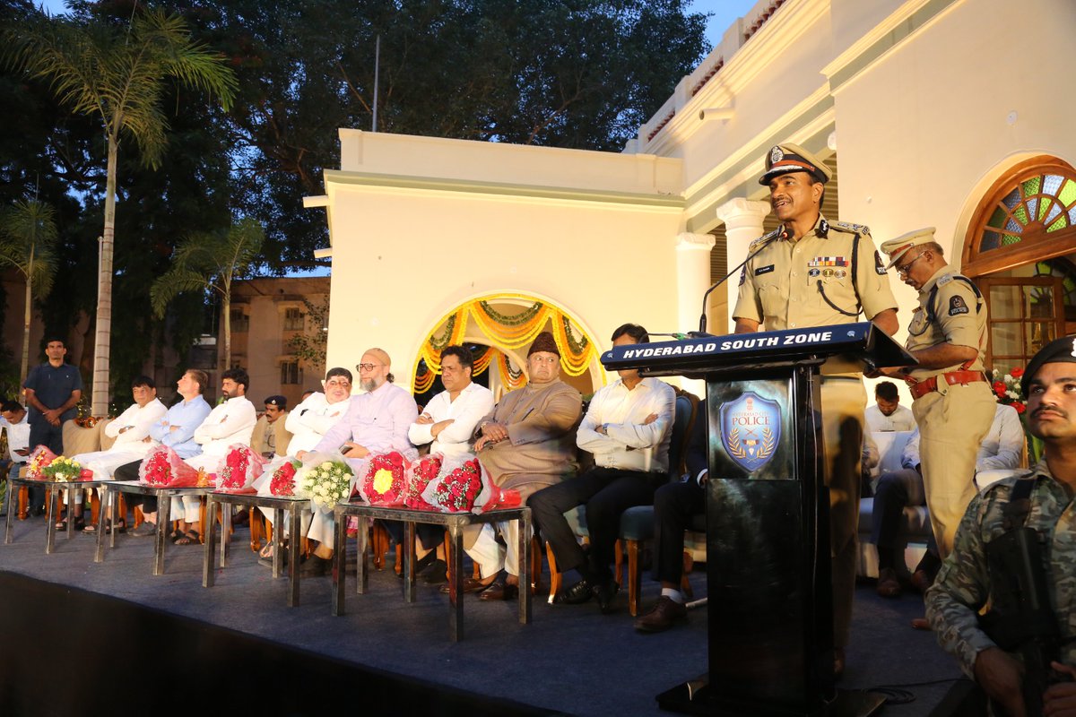CPHydCity's tweet image. Hon’ble minister also re-inaugurated the historic Purani Haveli, popularly known as the Kotwal House, which served as the Police Commissioner’s Office from 1920 to 2002.
On the occasion, Commissioner of Police Sri C.V. Anand, IPS, spoke about the rich legacy of the building and…