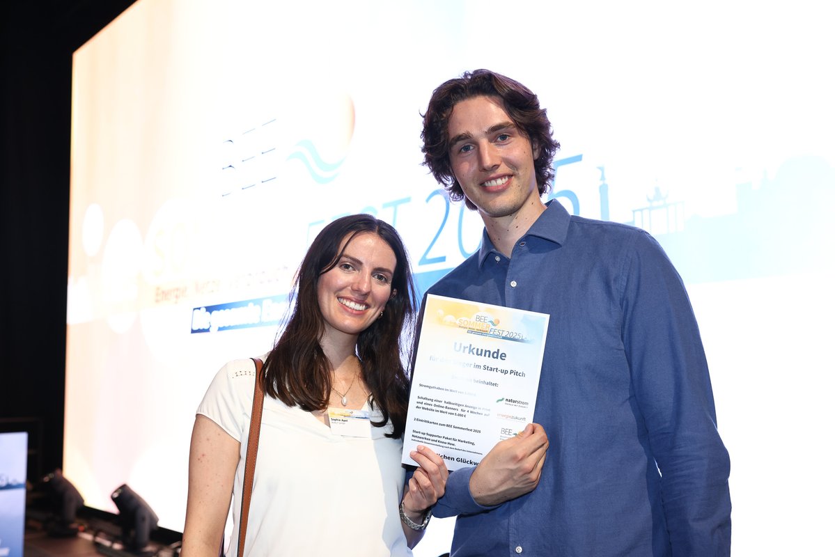 Start up Pitches!
And the winner is: AVALY gewinnen den diesjährigen Startup-Pitch Wettbewerb beim #BEESommerfest 2025! Herzlichen Glückwunsch!

Mit ihrer KI-Software zur Messung der lokalen Akzeptanz von EE-Projekten konnten Sie das Publikum mehr als alle anderen überzeugen.