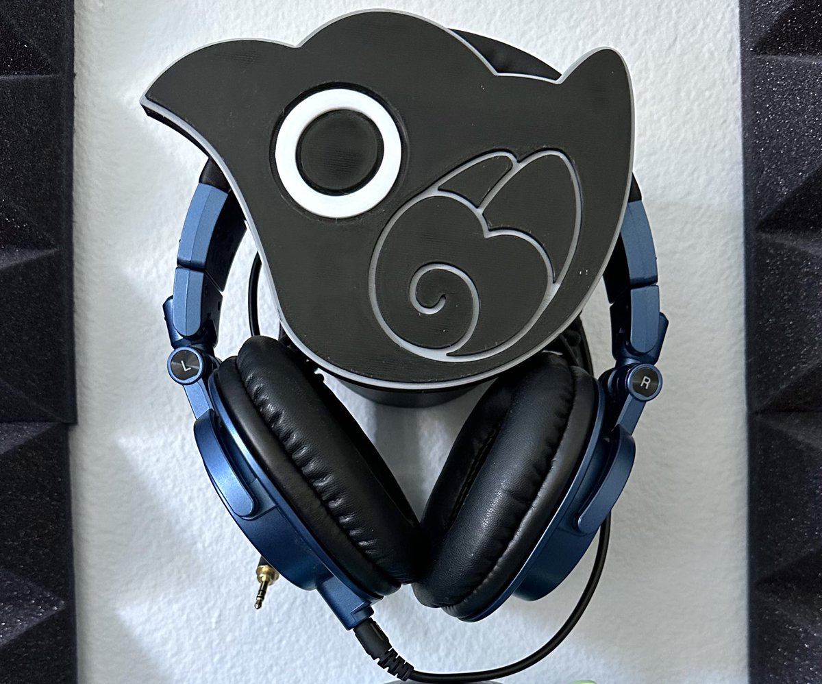I’ve had my headphones lying around my house for months now! But, <a href="/jaceandjudy/">jace and judy 🦀🐸</a> gifted me an awesome crow themed headphone holder!! 🐦‍⬛ 🎧 

Check them out if you want your own! ⬇️
