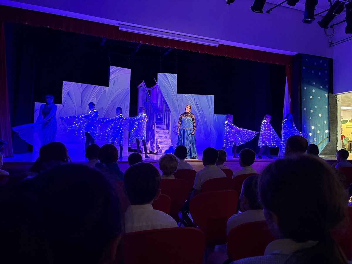 Hummingbird class were invited to watch Rudheath’s dress rehearsal of Frozen today and it was fantastic! The cast were amazing and we thoroughly enjoyed ourselves. Thank you so much for having us! <a href="/NWATrust/">NWA_Trust</a> <a href="/RudheathSenior/">Rudheath Senior Academy</a>