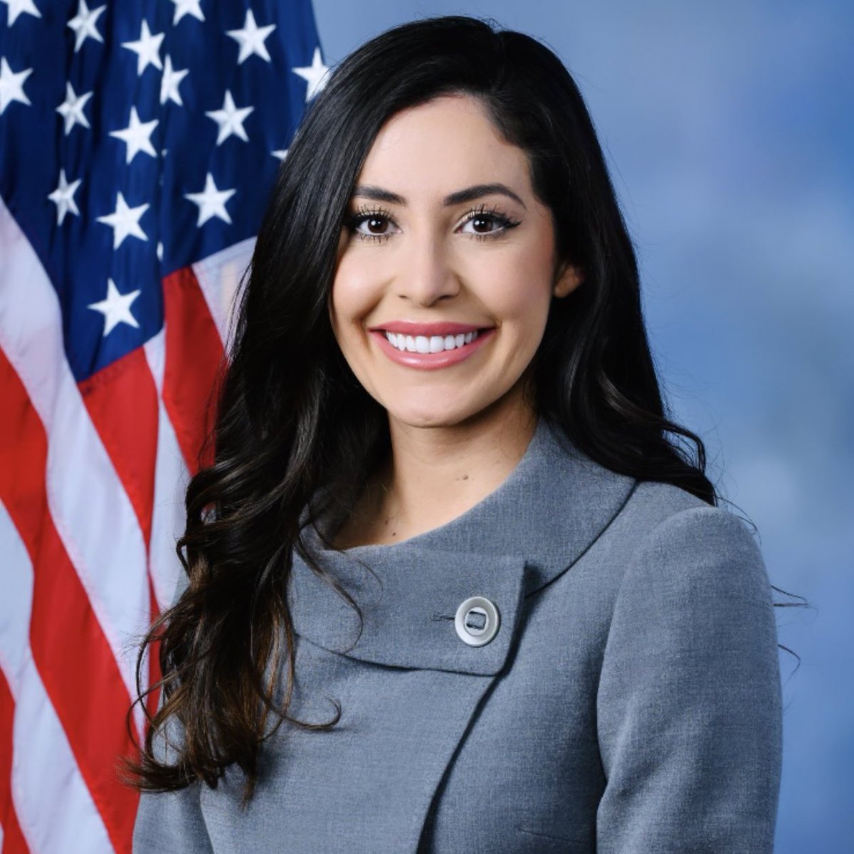 🚨 BREAKING: Rep. Anna Paulina Luna threatens to have CCP-linked billionaire Neville Singham's assets FROZEN after he refuses to appear before Congress regarding funding the LA riots.

"If he decides to hide in CHINA, we will now be asking the State Dept and Treasury to freeze