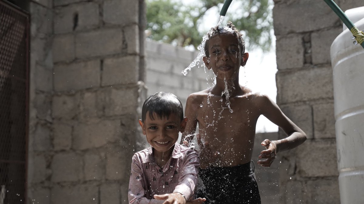 UNDPYemen's tweet photo. يتعزز الصمود عندما يأخذ المجتمع زمام المبادرة🌱

مشروعنا #ERRY:

✅ أعاد تأهيل أكثر من 1500 مرفق حيوي 
✅ مكّن أكثر من 800 مجلس قروي من وضع الخطط
👩‍🦰 شكلت النساء 40% من المشاركين

شكرًا @EUinYemen و @SwedenInJo مع @WFPYemen و @FAOYemen و @ILO

للمزيد: https://t.co/huupXBeXXS https://t.co/bRIsDrzvoT