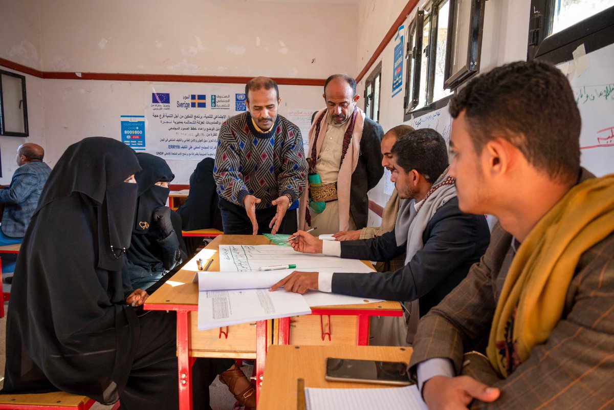 UNDPYemen's tweet photo. يتعزز الصمود عندما يأخذ المجتمع زمام المبادرة🌱

مشروعنا #ERRY:

✅ أعاد تأهيل أكثر من 1500 مرفق حيوي 
✅ مكّن أكثر من 800 مجلس قروي من وضع الخطط
👩‍🦰 شكلت النساء 40% من المشاركين

شكرًا @EUinYemen و @SwedenInJo مع @WFPYemen و @FAOYemen و @ILO

للمزيد: https://t.co/huupXBeXXS https://t.co/bRIsDrzvoT