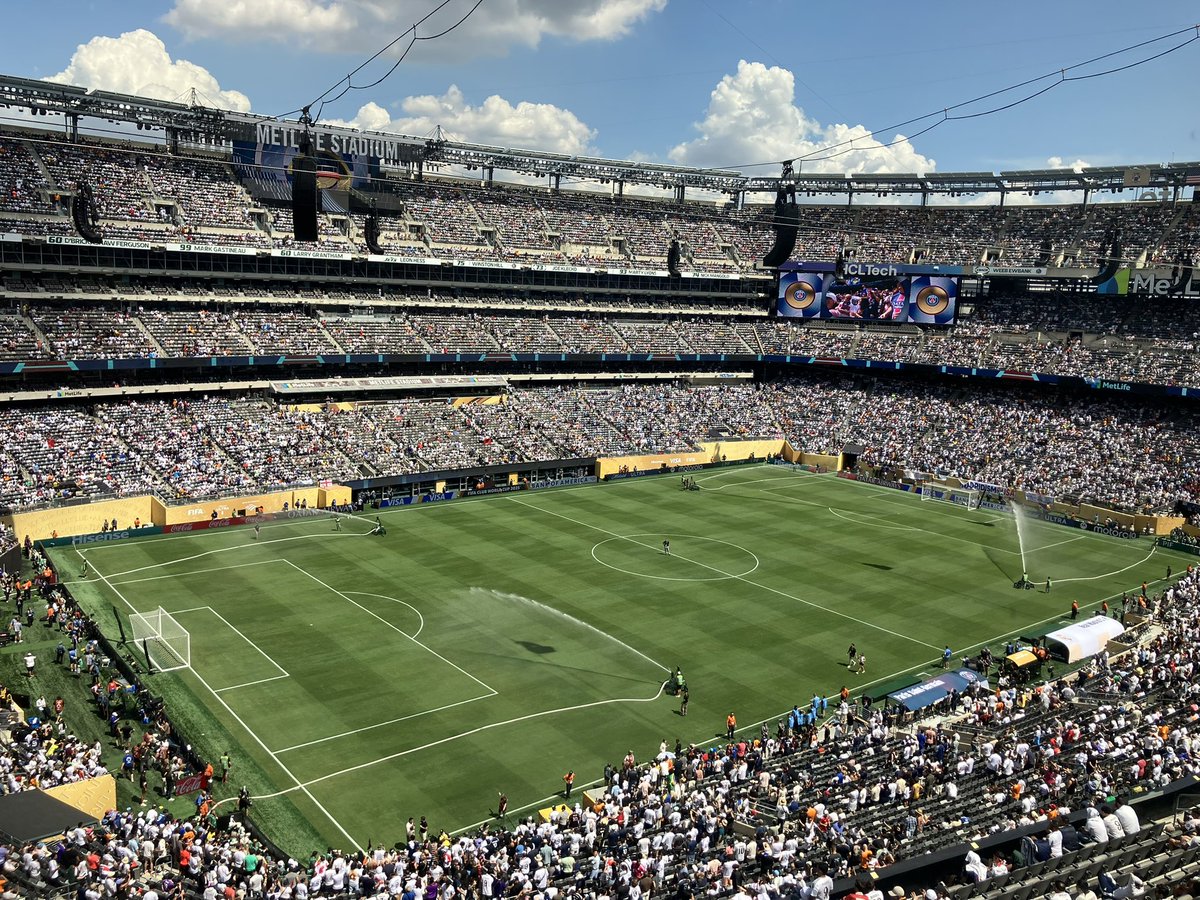 La FIFA ha retrasado 10 minutos el principio de la semifinal. A las 15.10 locales, las 21.10 en España.
