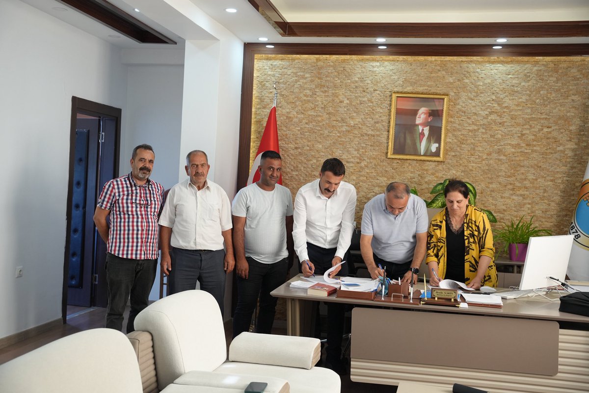 Eşbaşkanlarımız, belediyemizde DİSK Genel-İş Sendikası ile iki yılı kapsayan toplu iş sözleşmesini imzaladı. Yapılan sözleşmeyle birlikte işçilerin mali ve sosyal haklarında iyileştirmeler sağlandı.