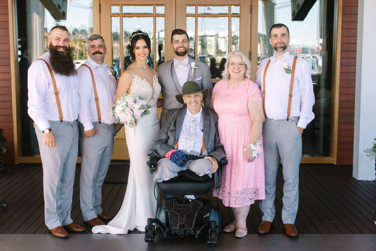 HandsomeRansom7's tweet photo. My dad will enter hospice this week. He has been fighting so hard but this will be his last week. 

As we prepare to celebrate his life, we need help covering expenses. Please consider donating or sharing this. Every little bit counts. https://t.co/oUG40vvbjy https://t.co/aW94o3mJpo