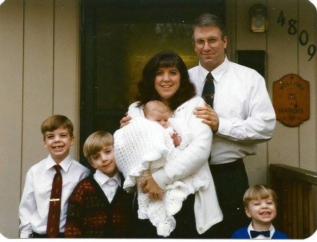 HandsomeRansom7's tweet photo. My dad will enter hospice this week. He has been fighting so hard but this will be his last week. 

As we prepare to celebrate his life, we need help covering expenses. Please consider donating or sharing this. Every little bit counts. https://t.co/oUG40vvbjy https://t.co/aW94o3mJpo