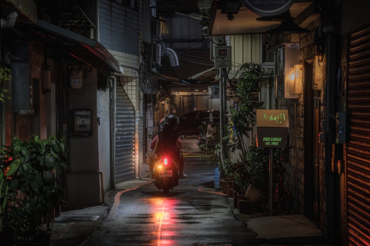 TravelPSD's tweet photo. Street Walking | Taipei

#photographer #photography #PhotographyIsArt #photographylovers #streetphotography #taipei #taiwan #sonyalpha #sonyimages #flickrfeature #fotografie #beeldaandemuur #fotograaf #hetperfecteplaatje https://t.co/H444GgGkSj