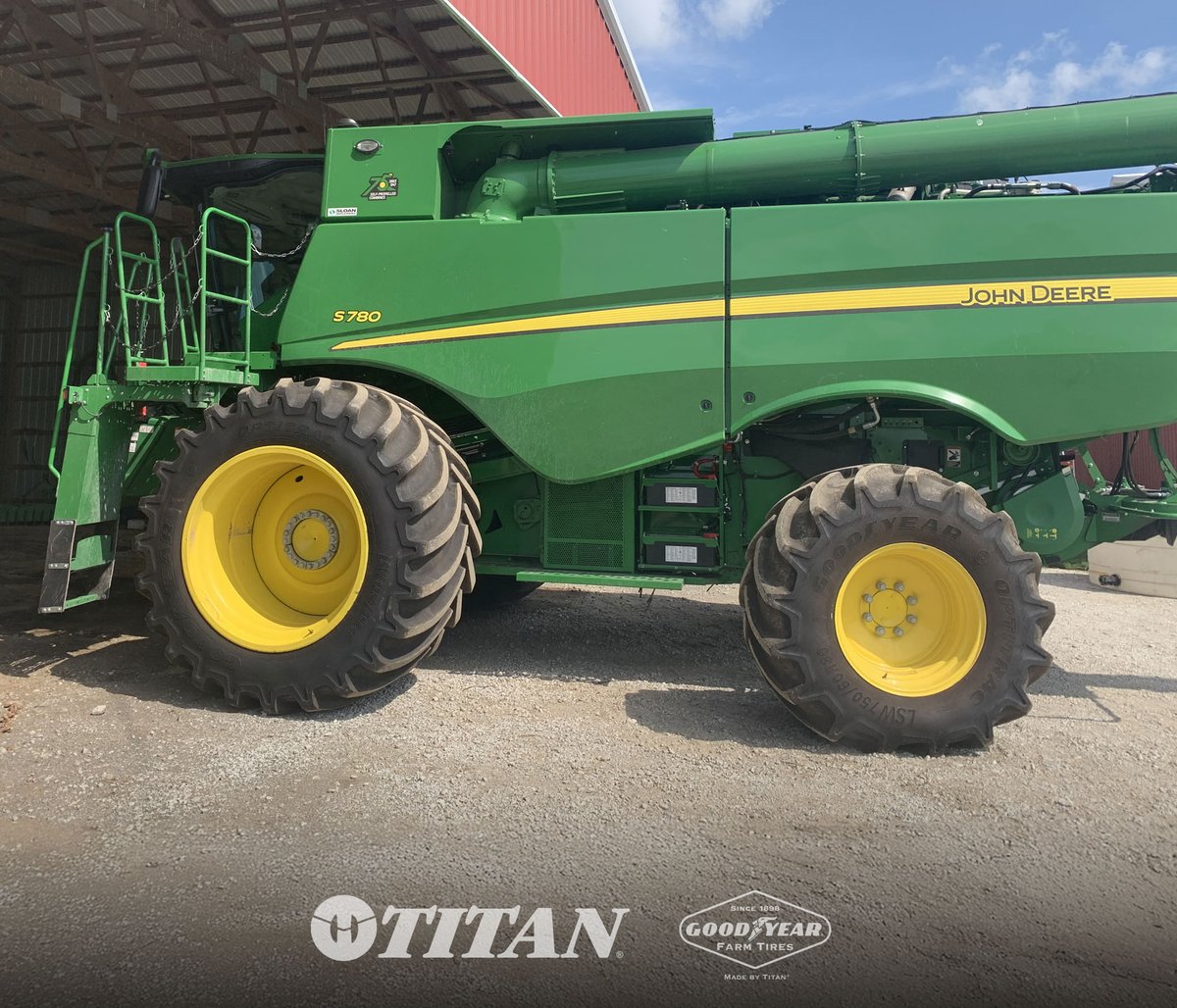 GoodyearFarm's tweet image. This Illinois Deere S780 is equipped with LSW1250/35R46 front and LSW750/60R30 rear Optitracs. During a wet harvest seasons, the superior flotation offered by LSW Technology can get you in the field sooner after heavy rains, giving you a competitive advantage over everyone else.