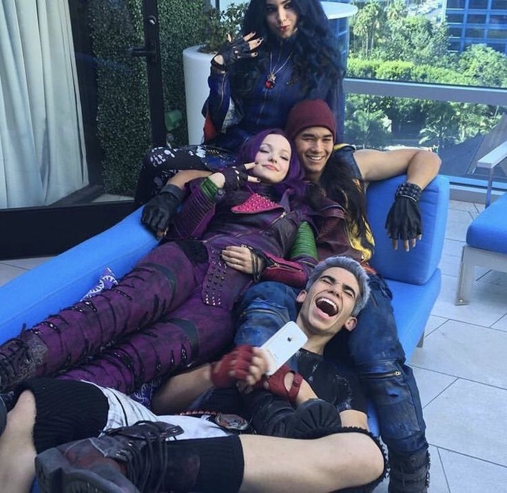 AcoPensal's tweet image. the casting director ate so bad