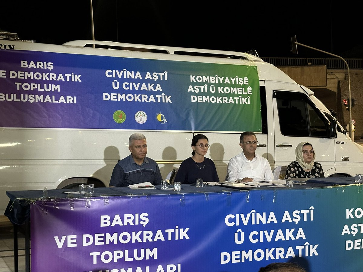 Barış ve demokratik toplum buluşmaları kapsamında halilye devteyşti mahallesinde halkımızla bir araya geldik görüş alışverişinde bulunduk