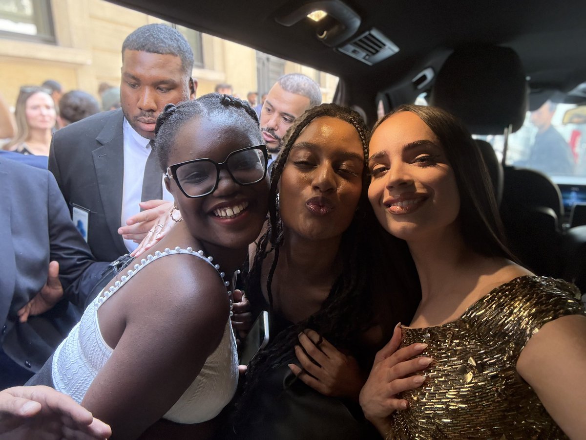 thank you for all, forever grateful for you 🩷<a href="/SofiaCarson/">Sofia Carson</a> je t’aime à l’infini