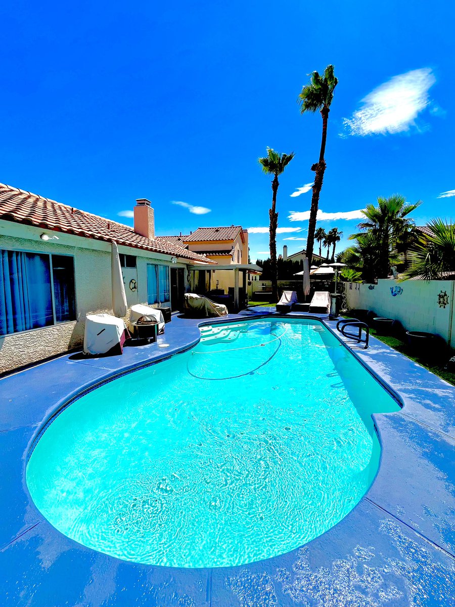 JoeDamicoWins's tweet image. Getting the pool area ready for next week's big blast. #pool #bythepool #pooloarty #lasvegas #thehostoflasvegas #party #vegasbaby #funinthesun #sunshine