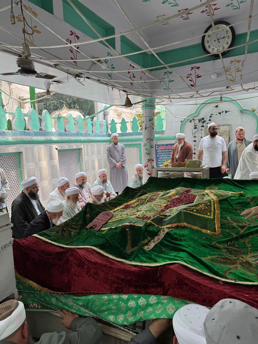 Şeyhimiz Fikri Efendi (Kuddise Sirruhû) Hazretlerimizin Hindistan’da Meşâyih-i Kirâm Ziyâretleri

Şeyhimiz Fikri Efendi (Kuddise Sirruhû) Hazretlerimizin riyâsetinde Hindistan’da bulunan İsmailağa İstişare Heyeti’nden kıymetli büyüklerimiz ve hocalarımız, meşâyih-i kirâm