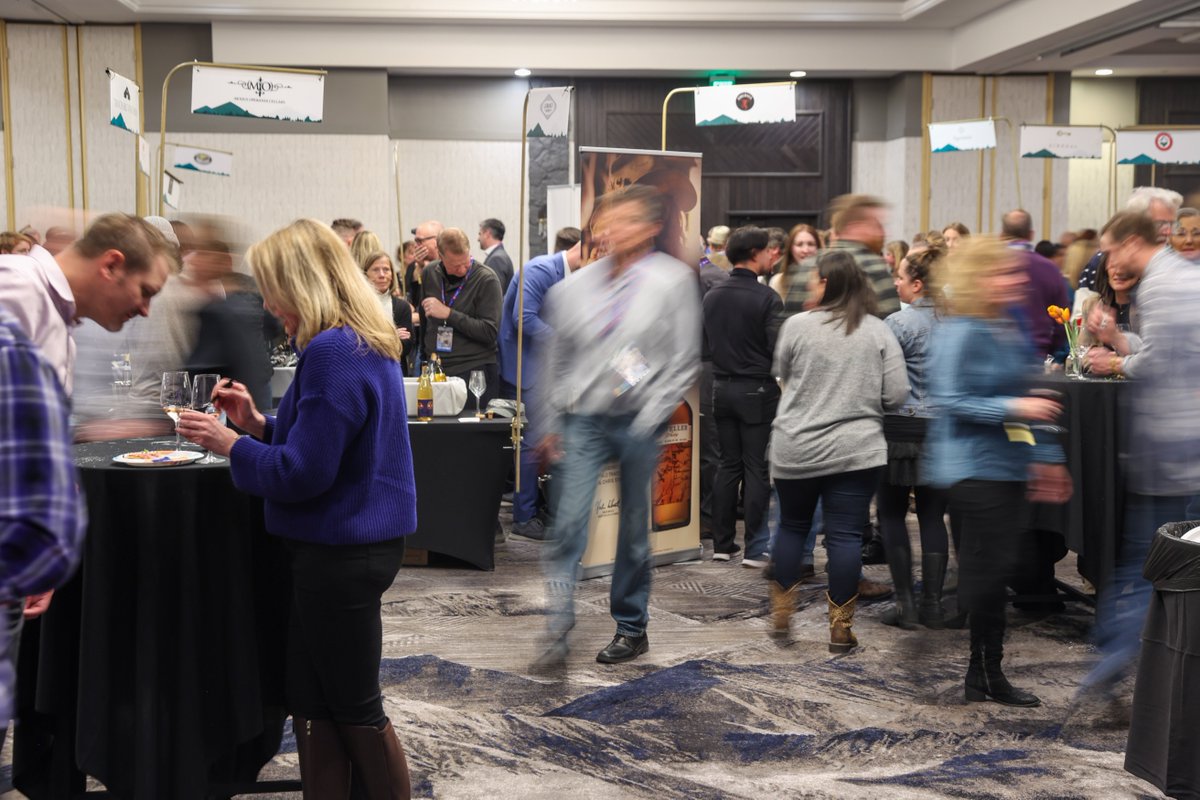 MuellerAngela's tweet photo. Tickets are on sale for Taste of Vail 2026 – April 1–4!
4 days of wine, food &amp; mountain views:
🍷 Apr 1: The Vail Pour
🍴 Apr 2: Après Tasting + Chef Competition
🌸 Apr 3: Mountaintop Rosé Tasting
✨ Apr 4: Dual Grand Galas
Details: https://t.co/GWASyby2fb
#TasteOfVail2026 https://t.co/rjEXuDeULF