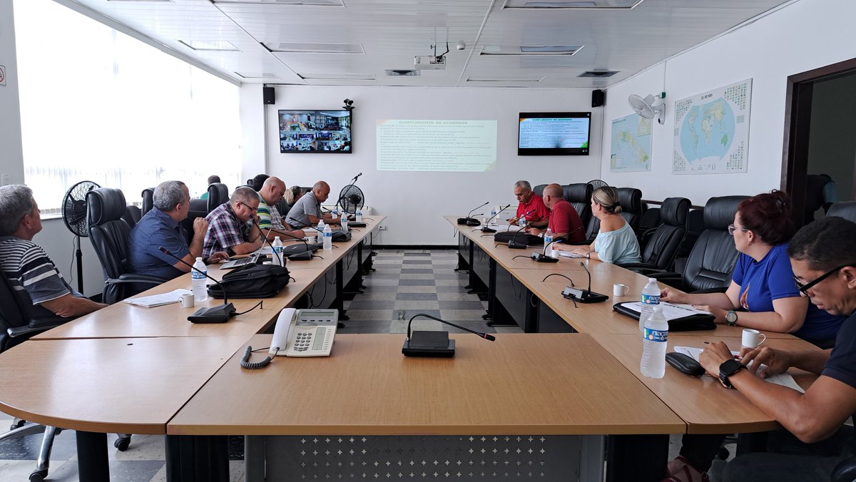 Se desarrolla el Consejo Energético Nacional presidido en esta ocasión por <a href="/JLBrocheLorenzo/">Jorge Luis Broche Lorenzo</a> y <a href="/AbadVigoa/">Argelio Jesús Abad Vigoa</a> 
Continúa la implementación de acciones para disminuir consumos en los circuitos no apagables de todos los territorios.