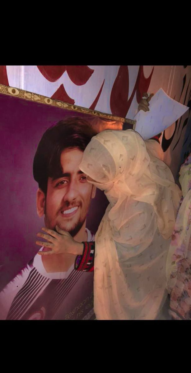 FoziaBaloch10's tweet photo. ذیشان کی شہادت ہمارے لیے ایک گہرا دکھ ہے، والد کے بعد بھائی کا سایہ بھی ہمارے سروں سے اٹھ گیا، یہ صدمہ ناقابلِ بیان ہے۔ مگر بطور بہن میرے دل کو اس بات کا قرار ہے کہ میرے بھائی نے حق کی راہ میں اپنی جان قربان کی۔ وہ سرخرو ہوا اور ہمیں اپنے ذیشان پر ہمیشہ فخر رہے گا، شہید زندہ ہے https://t.co/HbuyZTMZkX